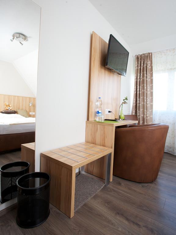 Hotel Reinhardtshof Garni Wolfschlugen Oda fotoğraf