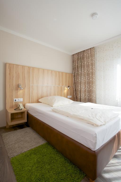 Hotel Reinhardtshof Garni Wolfschlugen Oda fotoğraf