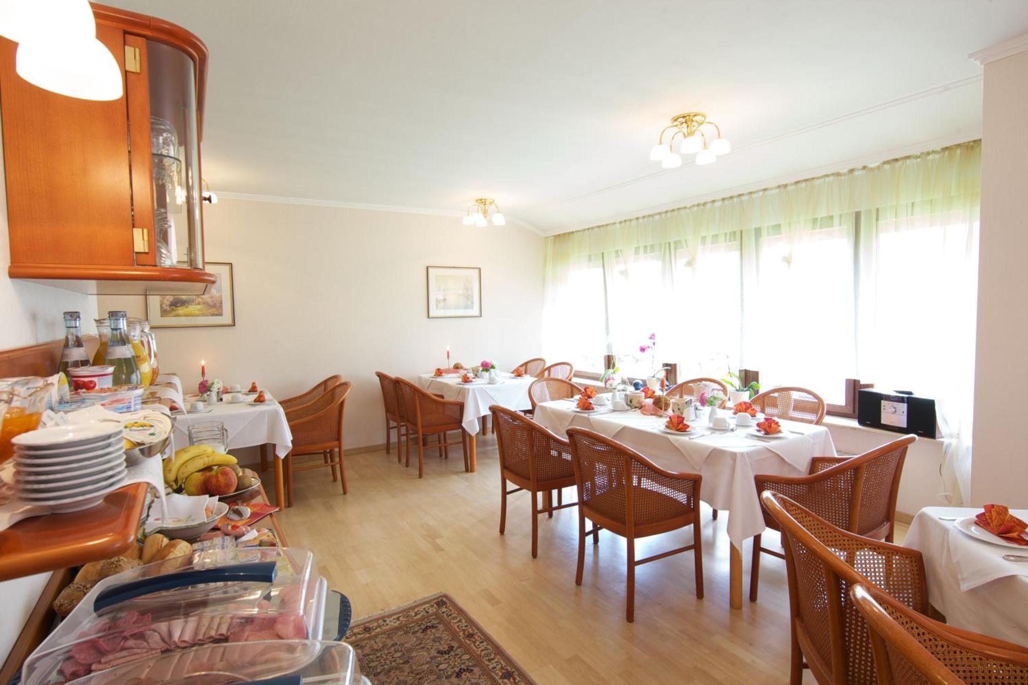 Hotel Reinhardtshof Garni Wolfschlugen Dış mekan fotoğraf