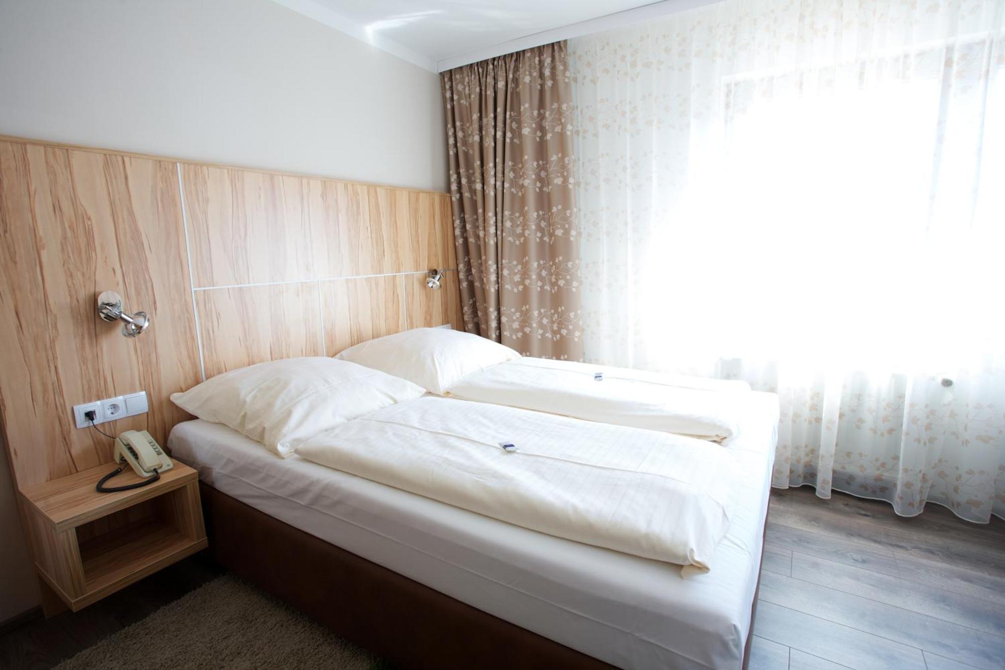 Hotel Reinhardtshof Garni Wolfschlugen Oda fotoğraf