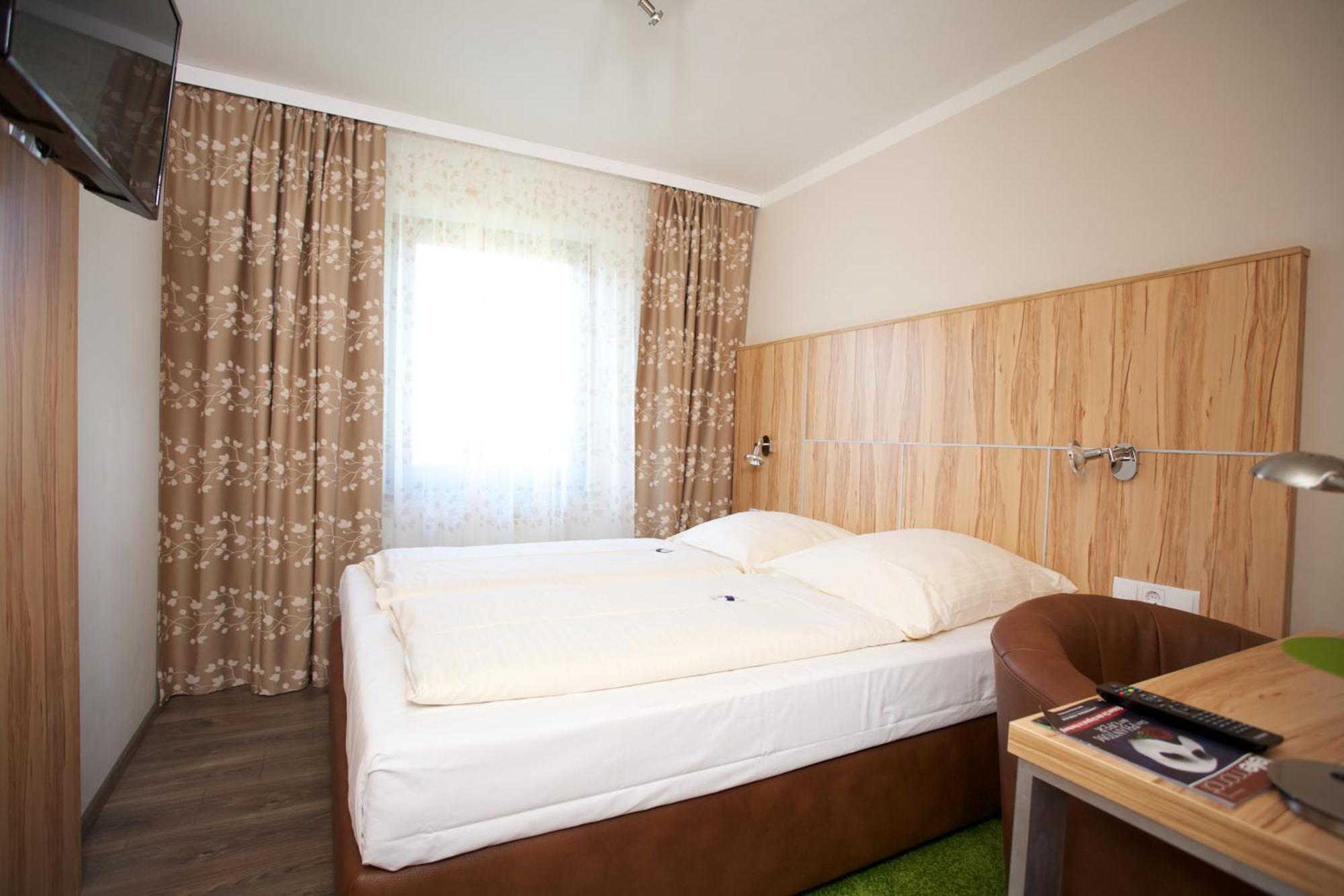 Hotel Reinhardtshof Garni Wolfschlugen Oda fotoğraf