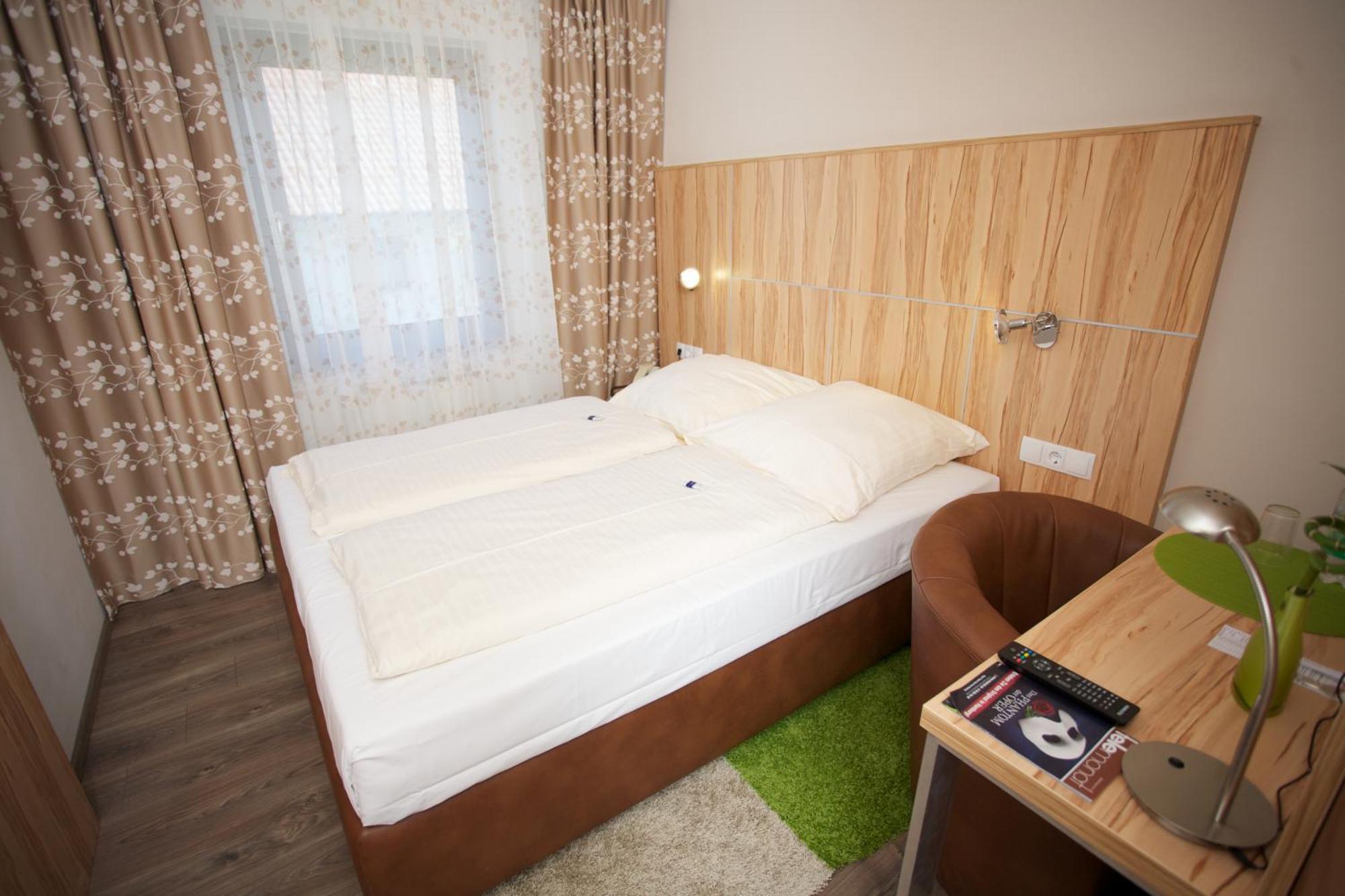 Hotel Reinhardtshof Garni Wolfschlugen Oda fotoğraf