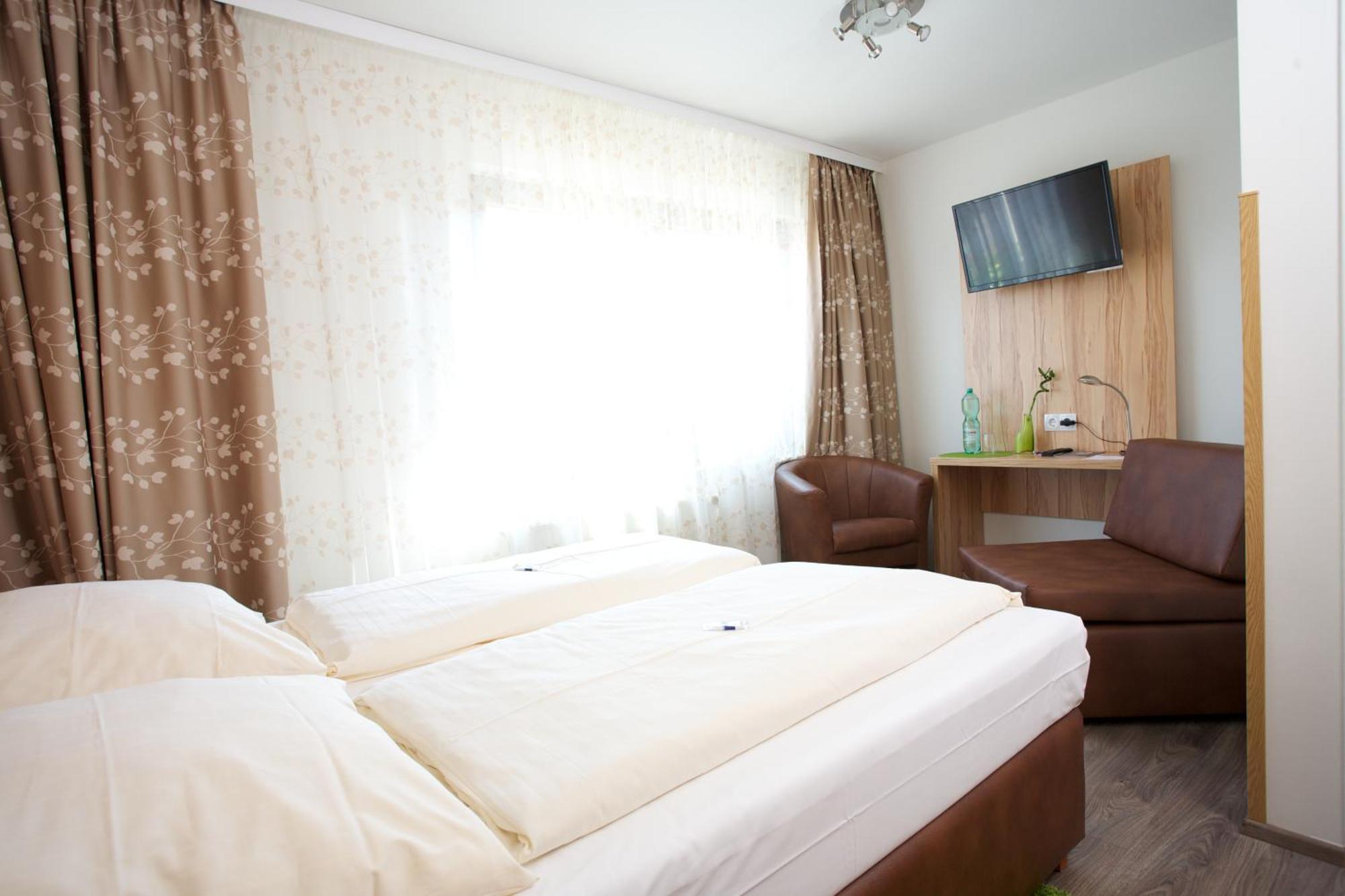 Hotel Reinhardtshof Garni Wolfschlugen Oda fotoğraf