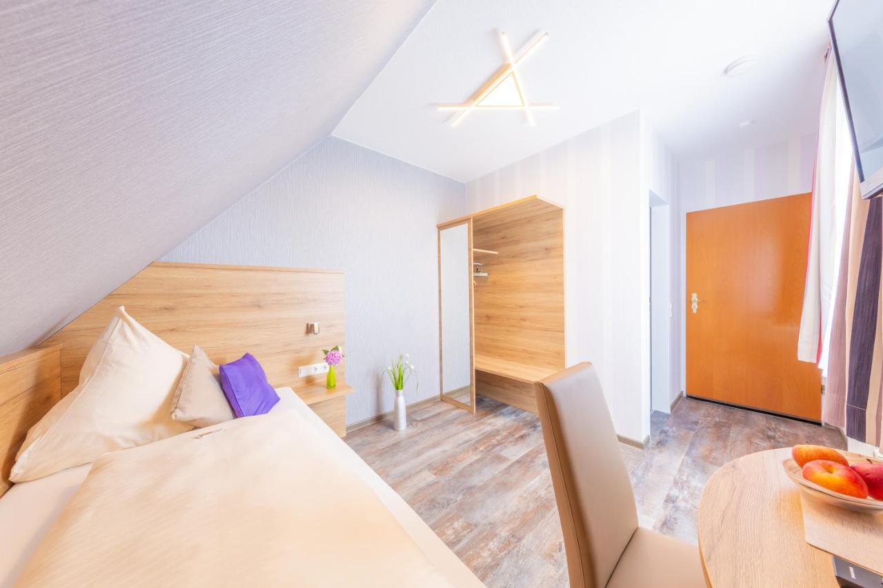Hotel Reinhardtshof Garni Wolfschlugen Dış mekan fotoğraf