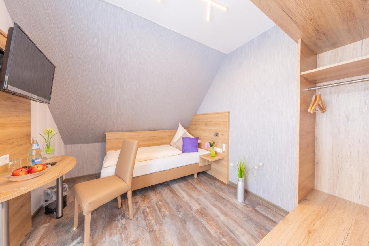 Hotel Reinhardtshof Garni Wolfschlugen Dış mekan fotoğraf
